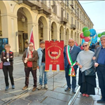 Le bandiere di Soms e cooperative sfilano al Primo Maggio torinese