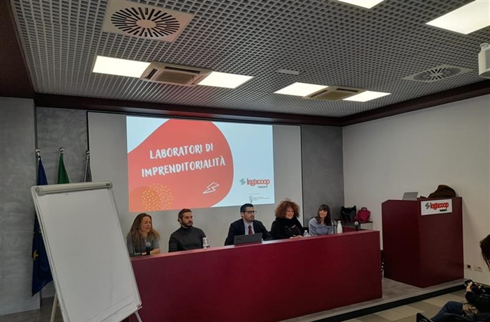 Con gli istituti Avogadro e Boselli per raccontare ai ragazzi la...