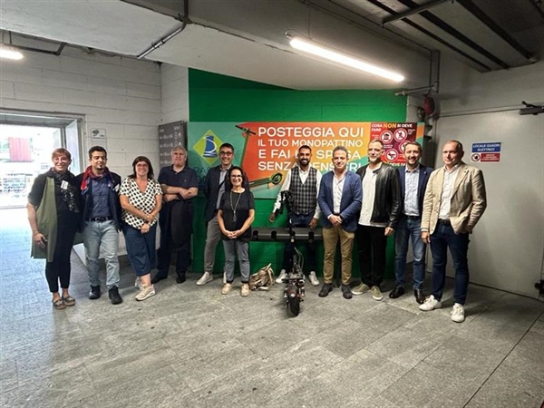 Mobilità sostenibile, inaugurato il parcheggio per monopattini nel centro commerciale Ipercoop Parco Dora