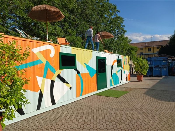 La Cascina, un container dipinto dagli studenti diventa sede della logistica per la Coppi