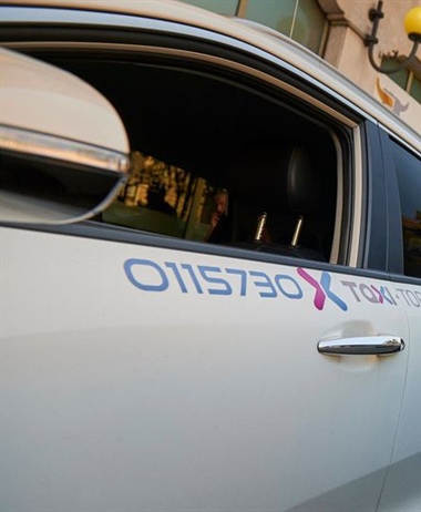 Covid, sconto sul taxi per chi va a vaccinarsi