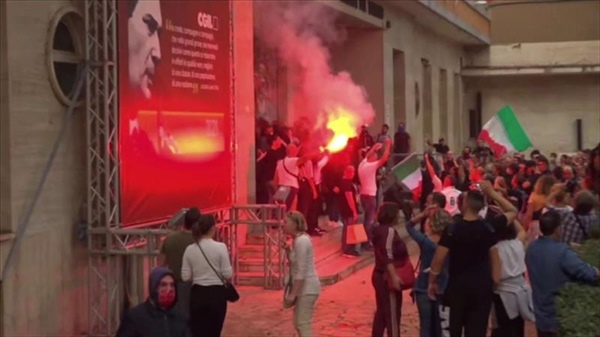 Solidarietà alla Cgil dopo l'attacco alla sede di Roma