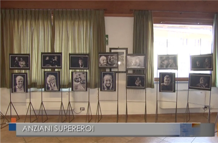 Gli ospiti della Rsa Galambra diventano supereroi in una mostra fotografica